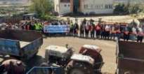 Jandarma 86 traktör sürücüsüne reflektif yelek dağıttı