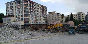 Gaziantep’te Depremde Ağır Hasar Alan Bina Çöktü