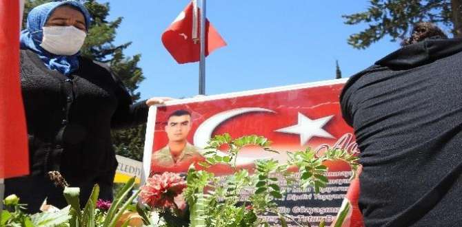 Evlat Nbetindeki Aileler: “PKK ?le ?srail Ayn?d?r”
