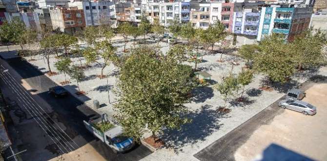 Onatkutlar mahallesindeki parklar yenileniyor