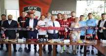 Gaziantep FK yeni transferleri iin imza treni dzenledi