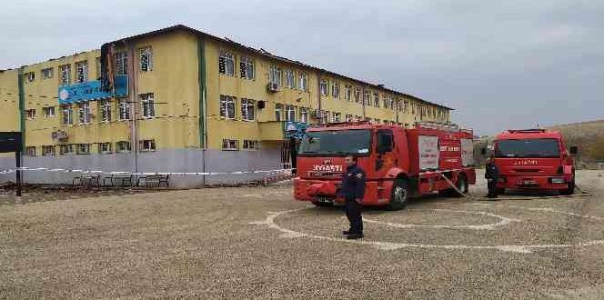 Gaziantep’de Okul Çatısı Alev Alev Yandı